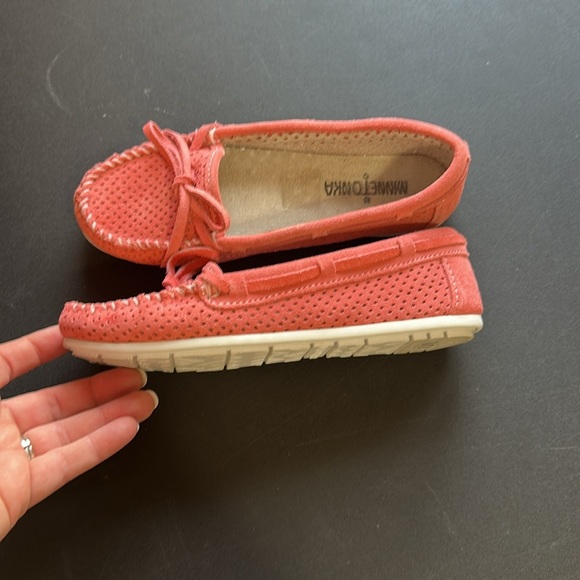 Minnetonka Perforated Moccasin Loafers size 6 - Picture 7 of 7